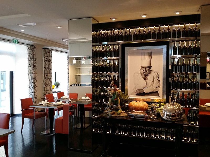 ランスティテュ・レストラン